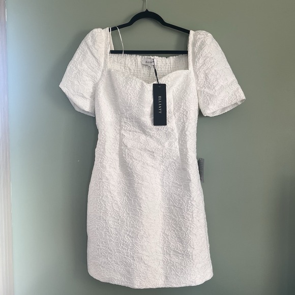 Elliatt‎ Feminise Textured Puff Sleeve Minidress in White NWT Size XL - Picture 1 of 6